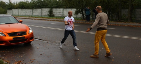 Акция в поддержку взаимоуважения на дороге: в Гродно дорожные разборки закончились танцами