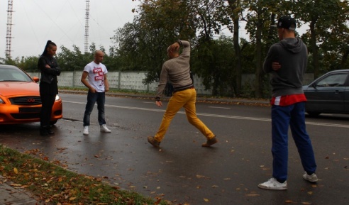 Акция в поддержку взаимоуважения на дороге: в Гродно дорожные разборки закончились танцами