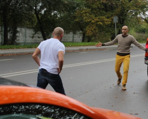 Акция в поддержку взаимоуважения на дороге: в Гродно дорожные разборки закончились танцами