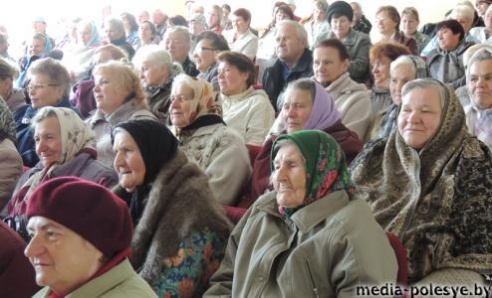 Столінскія медыкі для былых калег зрабілі свята