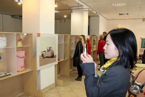 Фотоотчет: В Гродно показали образцы промышленного дизайна Японии конца 90-ых – начала 2000-ых