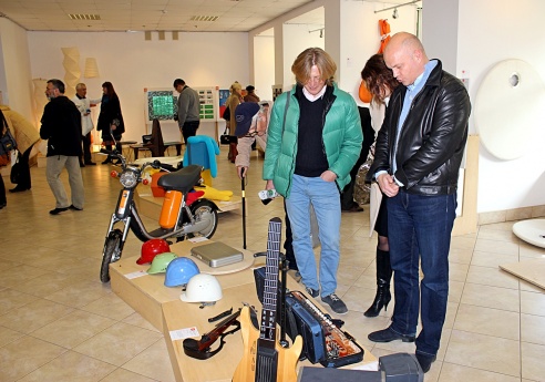 Фотоотчет: В Гродно показали образцы промышленного дизайна Японии конца 90-ых – начала 2000-ых