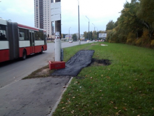 В Могилёве прокладывают дорожку прямо по траве