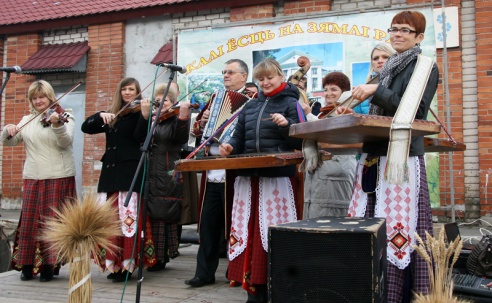На рынок и… за дровами! В Поставах прошла традиционная осенняя ярмарка (+фото)