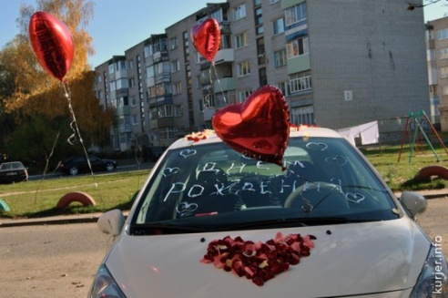 Фотофакт: подарил любимой на День рождения автомобиль