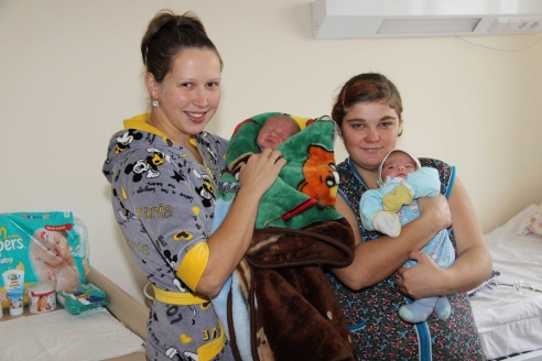 Самая сложная и одновременно самая приятная «профессия»: всю неделю в Ошмянах поздравляют мам