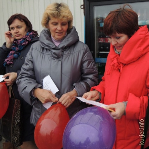 Ученики колледжа поздравили женщин с Днём матери