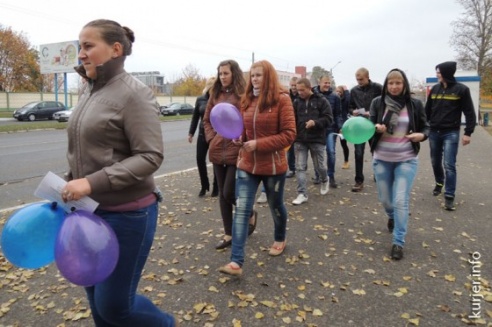 Ученики колледжа поздравили женщин с Днём матери