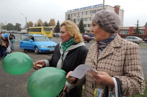 Ученики колледжа поздравили женщин с Днём матери