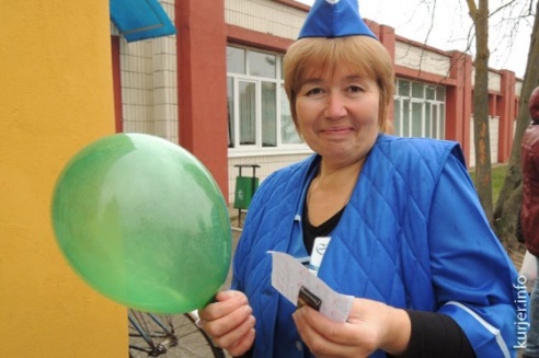 Ученики колледжа поздравили женщин с Днём матери