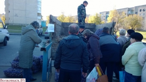 Ярмарка в Волковыске: для своих на бульбу скидок не предусмотрено (обновлено, фото)