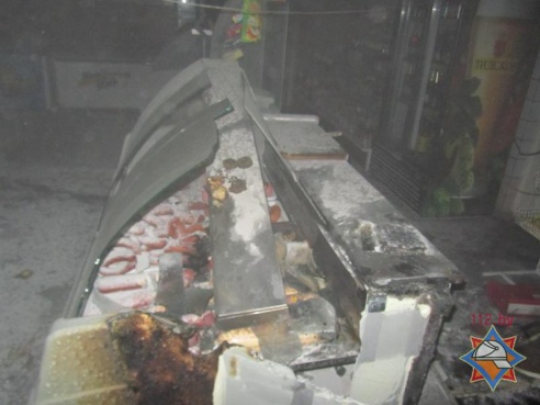 В деревне Репля сгорел магазин