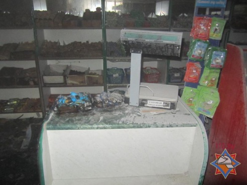 В деревне Репля сгорел магазин