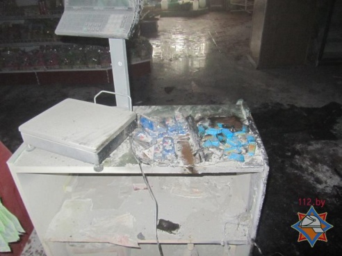 В деревне Репля сгорел магазин