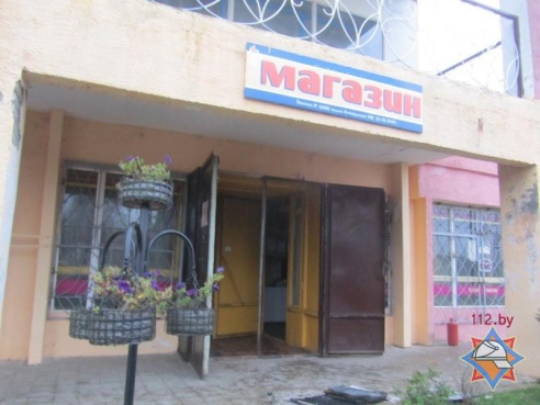 В деревне Репля сгорел магазин