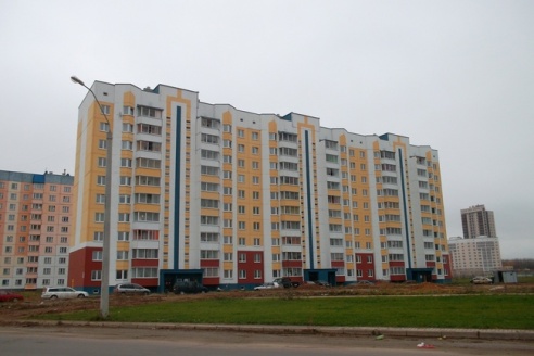 В новостройке течёт крыша: трещины на стенах, лужи на полу