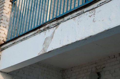 В Могилёве прокуратура обнаружила полуразрушенные балконы (фото)