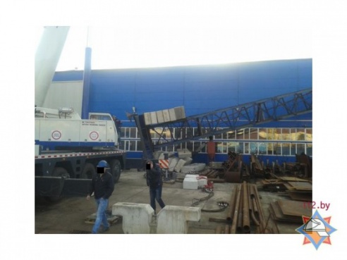 В Солигорске опрокинулся башенный кран, пострадали три человека, один из которых в реанимации