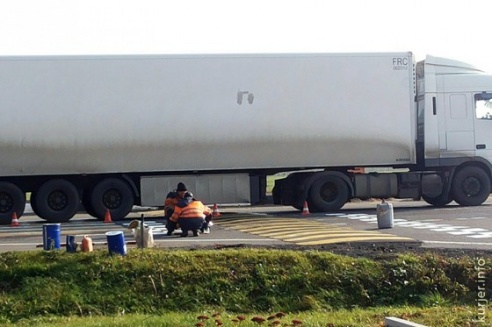 Про «полицаев» на трассе и видео про неуступчивые грузовики «на Штанах»