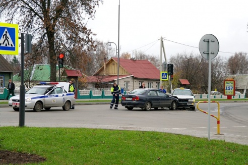 У Горках у аварыю патрапіла таксі. Фотафакт