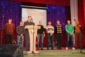 Ждет армейская служба, солдатская дружба…