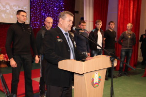 Ждет армейская служба, солдатская дружба…