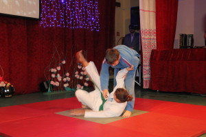 Ждет армейская служба, солдатская дружба…