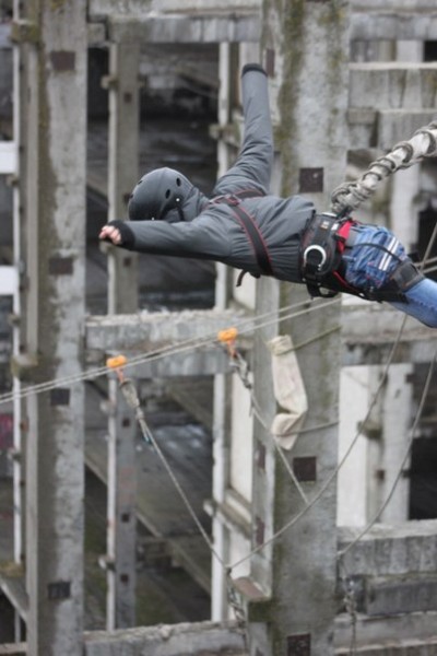 Активный отдых: прыгали с девятиэтажки (видео)