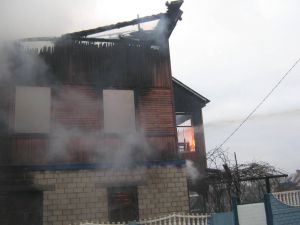 Крупный пожар в Бобруйске: сгорела трехэтажная дача и три автомобиля