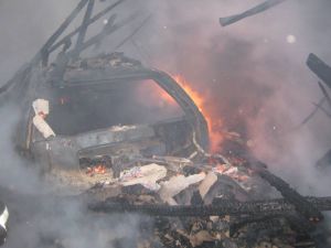 Крупный пожар в Бобруйске: сгорела трехэтажная дача и три автомобиля Крупный пожар в Бобруйске: сгорела трехэтажная дача и три автомобиля