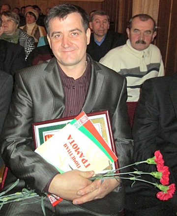 НА ЎЗНАГАРОДЫ І ПЕСНІ БАГАТЫМ БЫЛО ВЯСКОЎЦАЎ СВЯТА