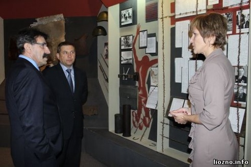 Посол Израиля Иосиф Шагал открыл бюст Марка Шагала