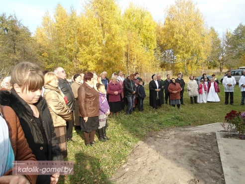 В Житковичах епископ Великоселец освятил недавно построенный католический храм (фото)