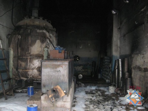 В Петриковском районе на пожаре в бывшей воинской части пострадали два человека (фото)