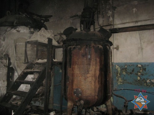 В Петриковском районе на пожаре в бывшей воинской части пострадали два человека (фото)