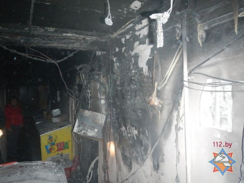 На пожаре в речицком магазине сгорели витрина и куриные яйца (фото)