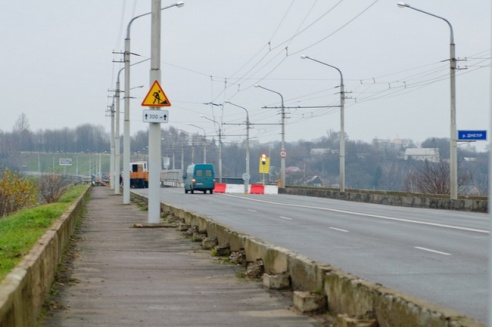 Строители выявили на шмидтовском мосту дефекты