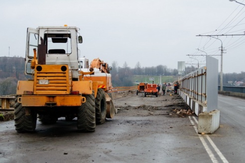 Строители выявили на шмидтовском мосту дефекты
