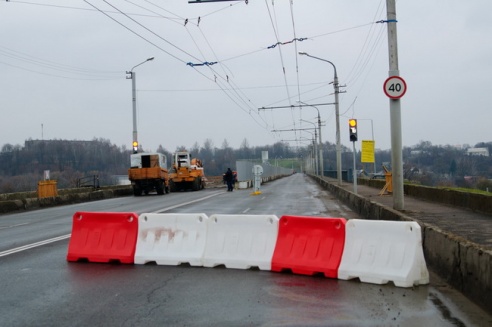 Строители выявили на шмидтовском мосту дефекты