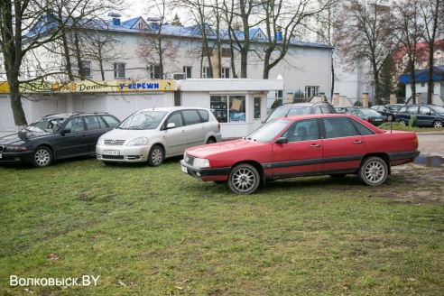 Пешеходная зона или парковка? (фото)