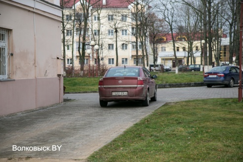 Пешеходная зона или парковка? (фото)