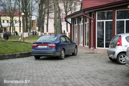 Пешеходная зона или парковка? (фото)