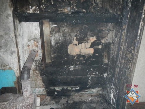 Пенсионер в Речицком районе сам тушил пожар и получил ожоги рук (фото)