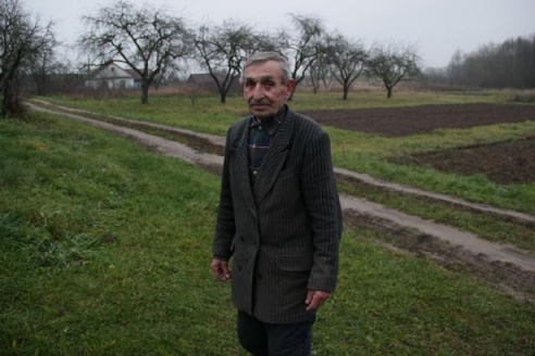 "У вёсцы адно мы, старыя карчы, дажываем"