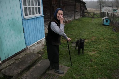 "У вёсцы адно мы, старыя карчы, дажываем"