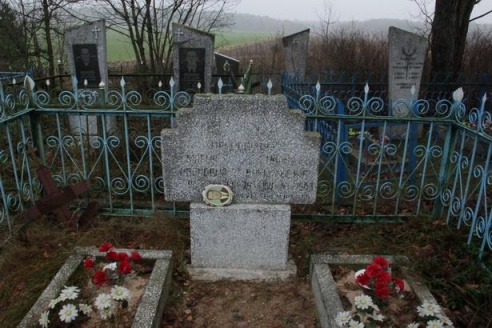 "У вёсцы адно мы, старыя карчы, дажываем"