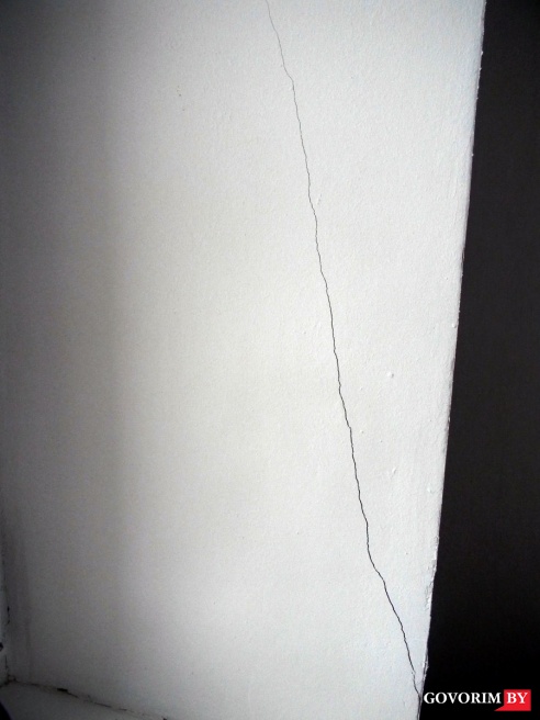 На данный момент у меня в квартире больше 10 трещин...