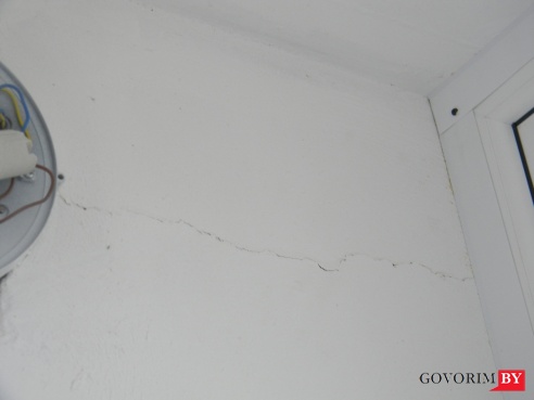 На данный момент у меня в квартире больше 10 трещин...