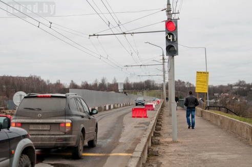 Шмидтовский мост временно открыли для легковых машин и маршруток
