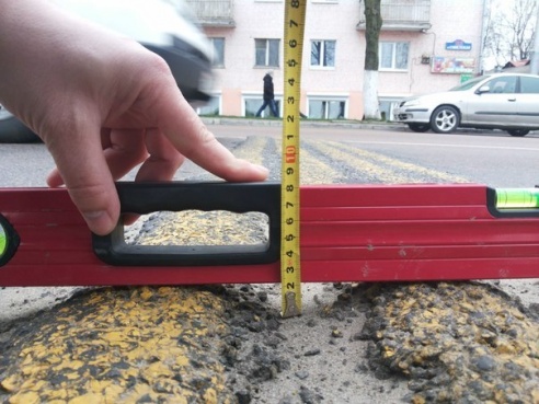 Мозырские автолюбители обнаружили, что шумовые полосы в городе установлены с нарушениями (фото)